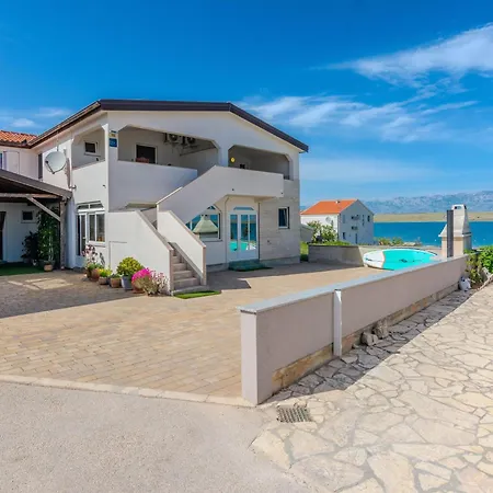 Tukara 3 By Interhome ויר